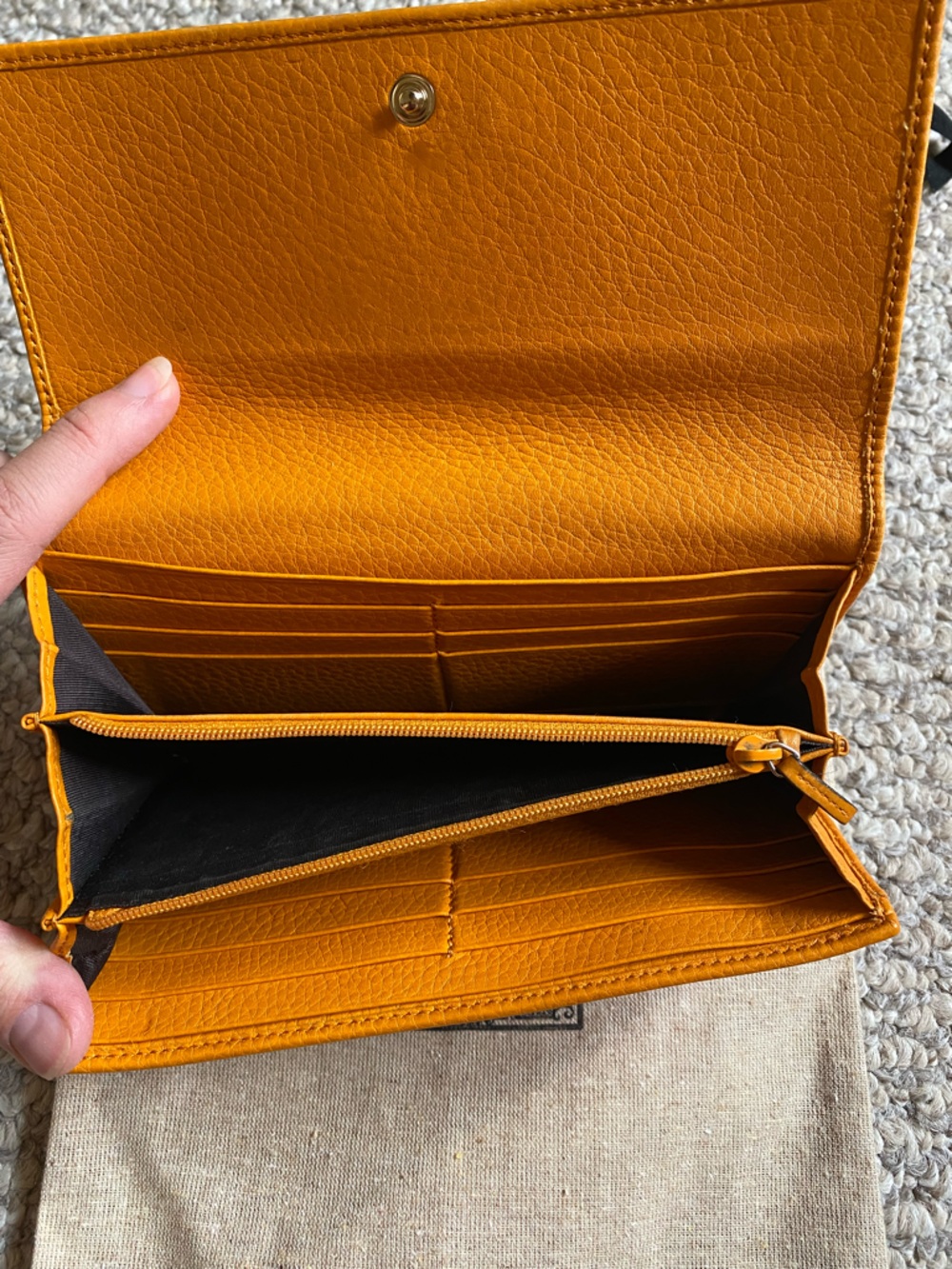 Authentic Golden Gucci Bifold wallet - Picture 4 of 7